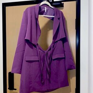 NWOT SMOKE & PET FREE HOME! ! Sexy Blazer dress/open back, and open-tie mid.